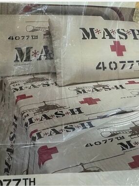 Vintage MASH fitted sheet and flat sheet for twin